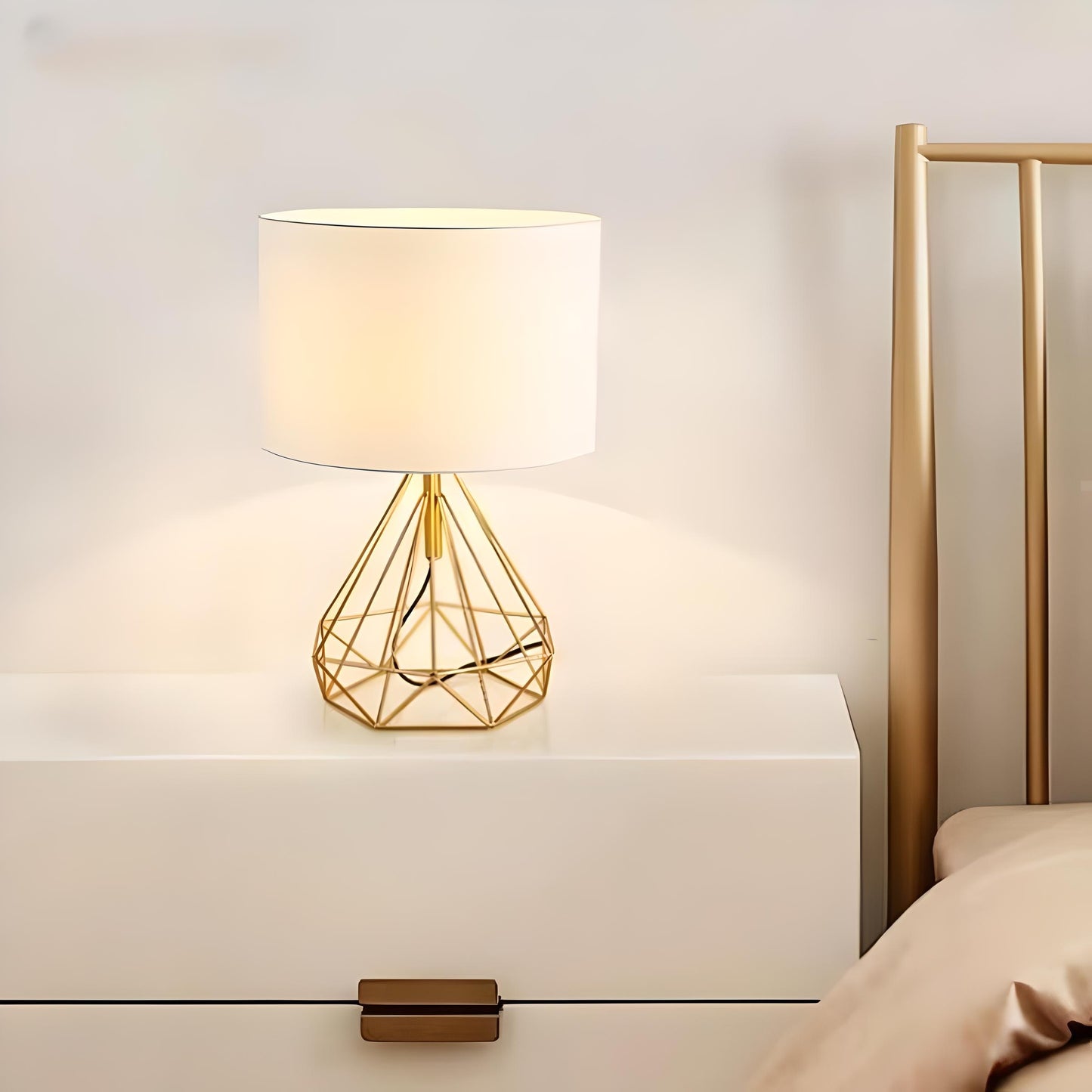 Finley table lamp, geometric pattern with gold base, white lamp shade