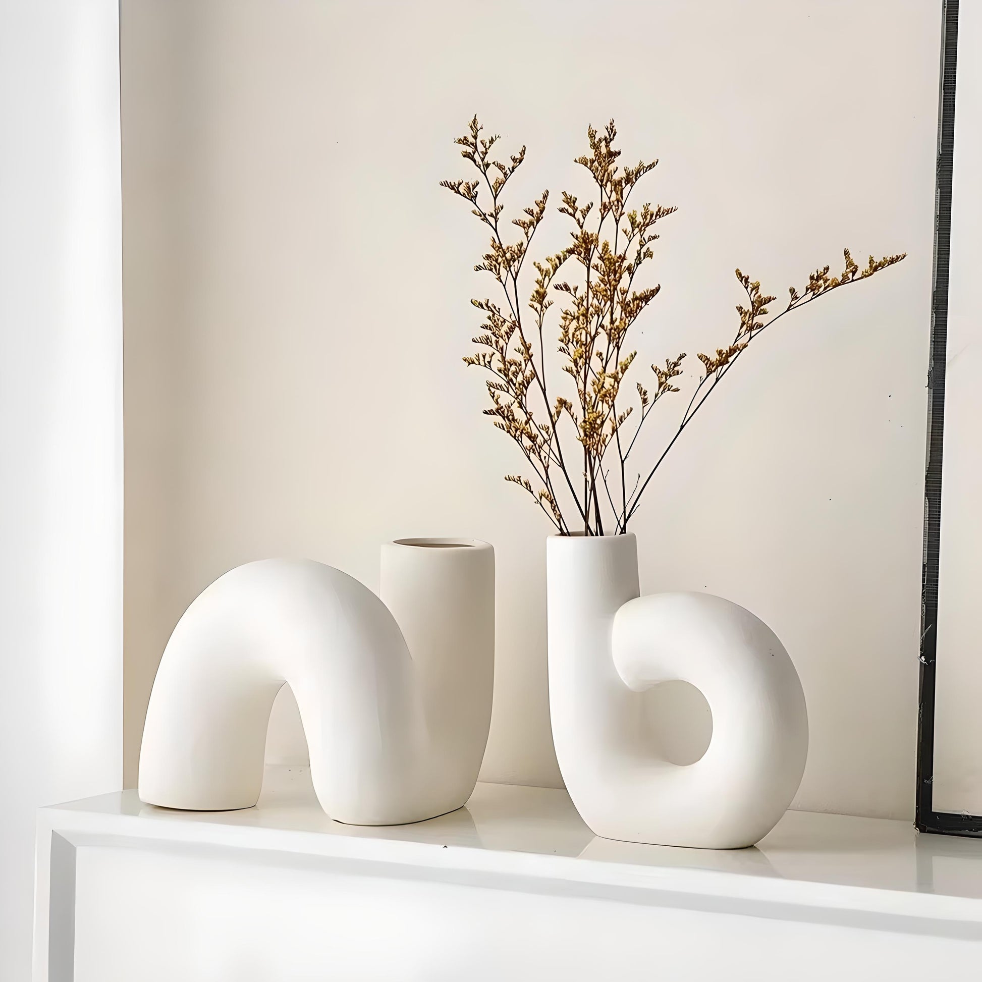 Oninda vase home decor. White color, two styles.